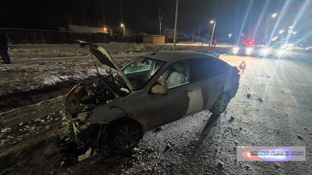 В Тейкове автоледи на «двенашке» въехала в «КАМАЗ» и отскочила на «Ладу Гранту»